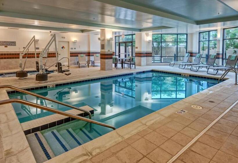 호텔 Courtyard Newport News Airport