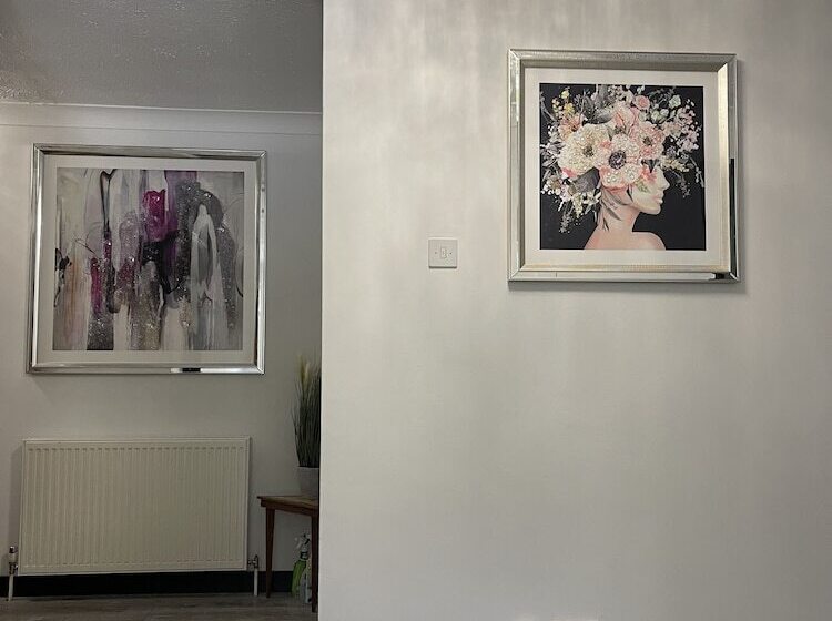 Отель Da Vinci Guest House Gatwick