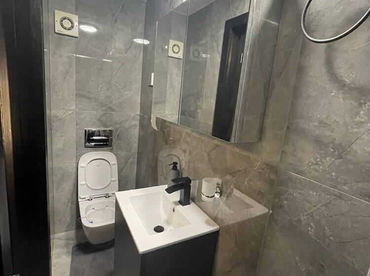 Отель Da Vinci Guest House Gatwick