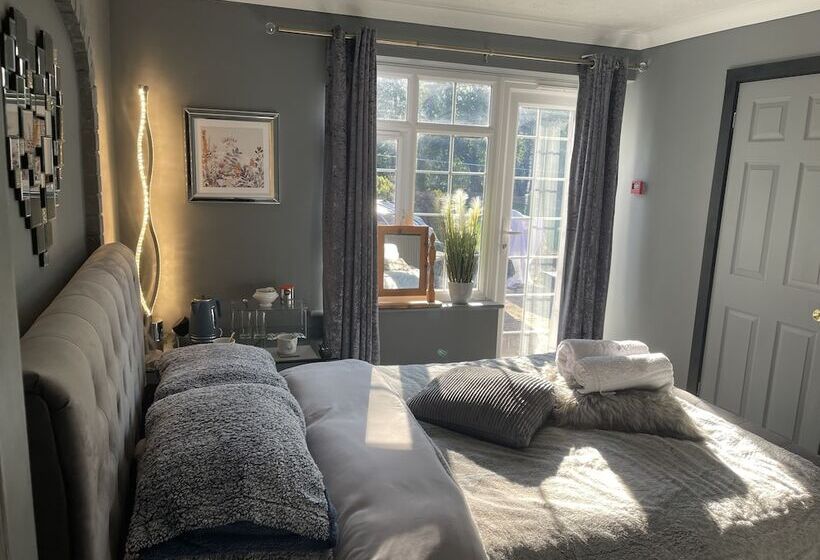 Отель Da Vinci Guest House Gatwick