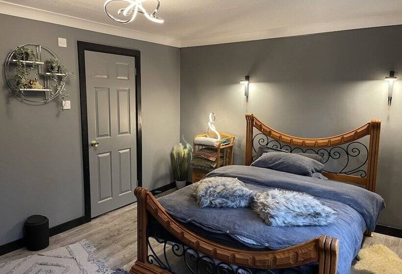 Отель Da Vinci Guest House Gatwick