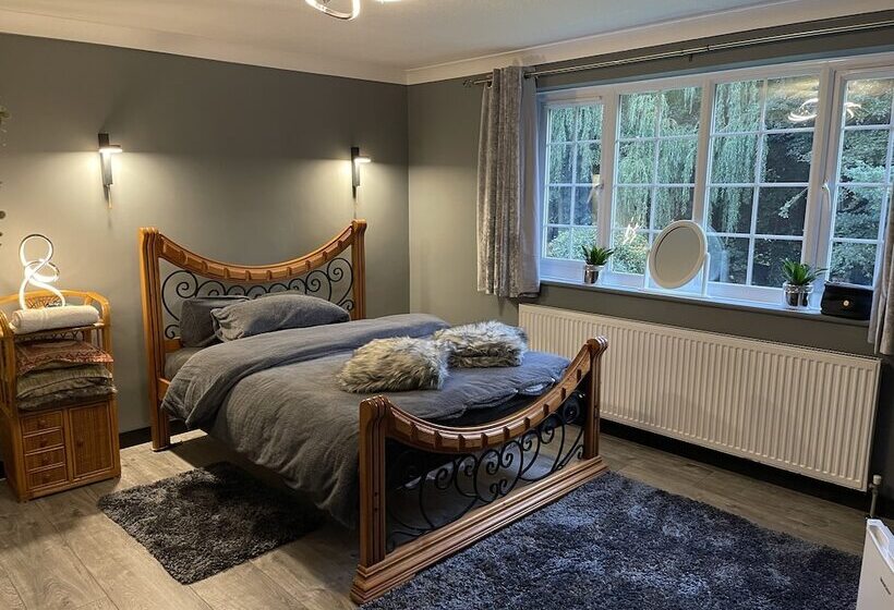 Отель Da Vinci Guest House Gatwick