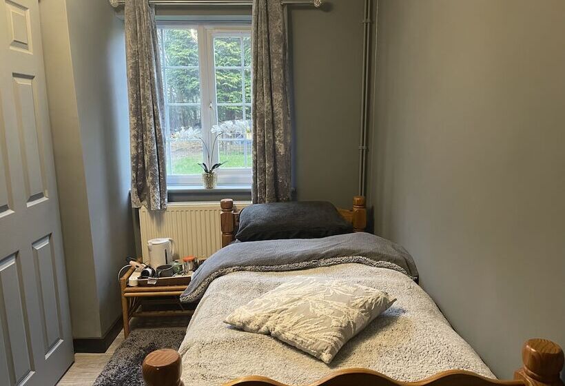 Отель Da Vinci Guest House Gatwick