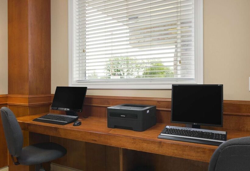 Отель Days Inn By Wyndham Chetwynd