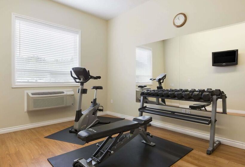 Отель Days Inn By Wyndham Chetwynd