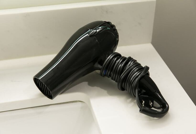 Отель Days Inn By Wyndham Chetwynd