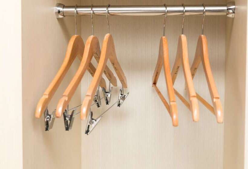 Отель Days Inn By Wyndham Chetwynd