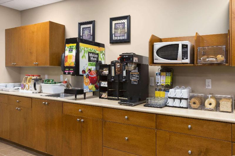 Отель Days Inn By Wyndham Chetwynd