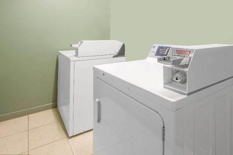 فندق Days Inn By Wyndham Nacogdoches/sfa University/downtown