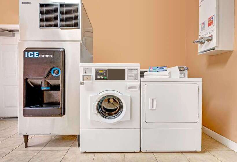 Отель Days Inn By Wyndham Ridgefield