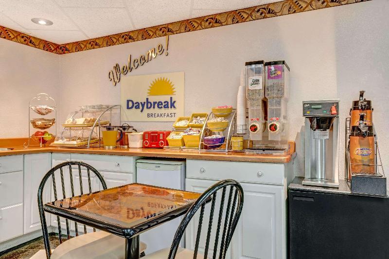 Отель Days Inn By Wyndham Ridgefield