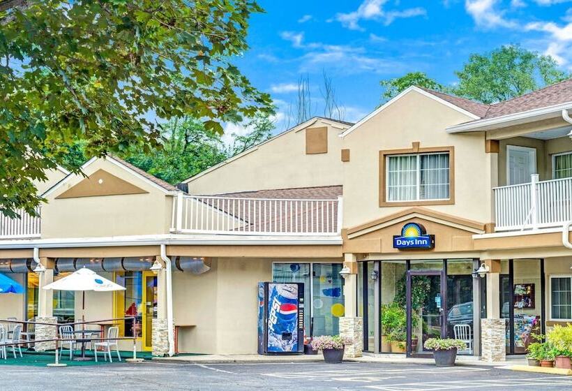 Отель Days Inn By Wyndham Ridgefield