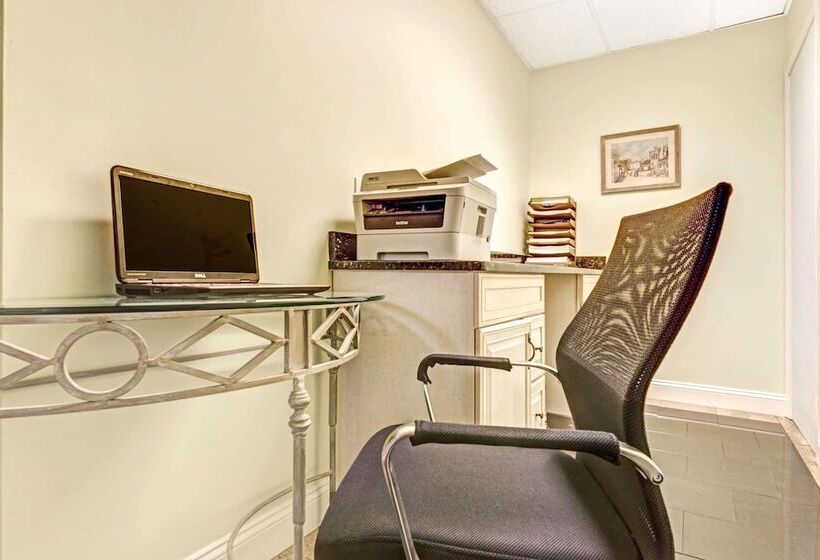 Отель Days Inn By Wyndham Ridgefield