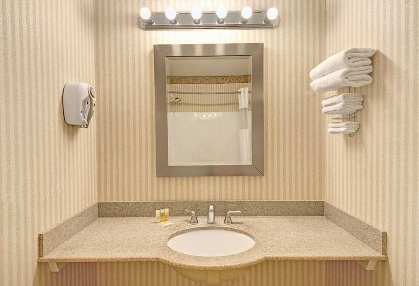 Отель Days Inn By Wyndham Ridgefield