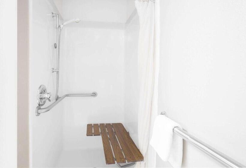 فندق Days Inn & Suites By Wyndham Pine Bluff