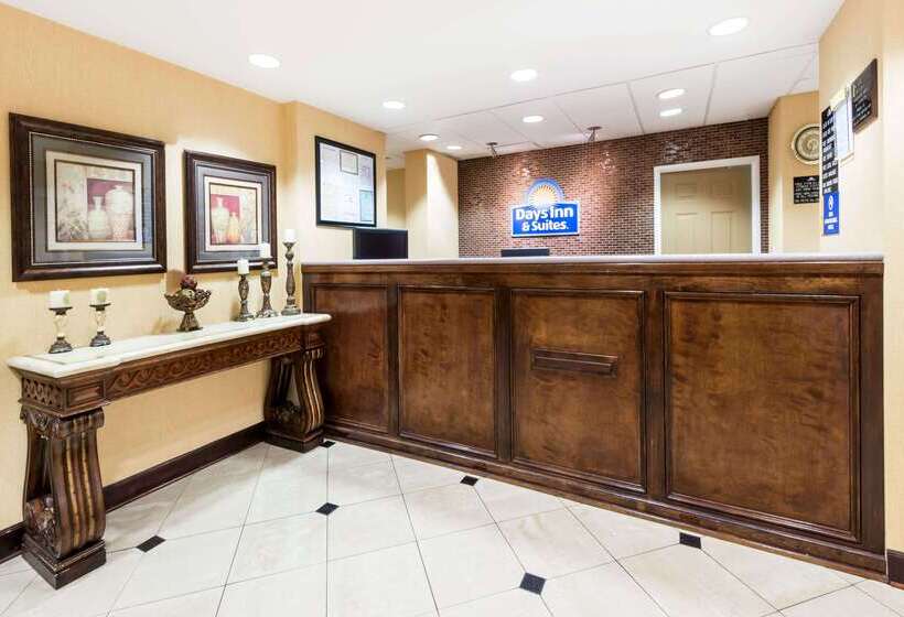 בית מלון כפרי Days Inn & Suites By Wyndham Prattville Montgomery