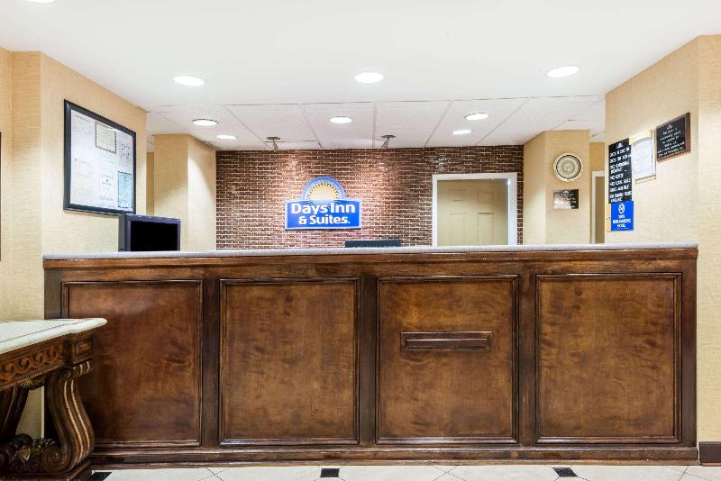 Отель Days Inn & Suites By Wyndham Prattville Montgomery