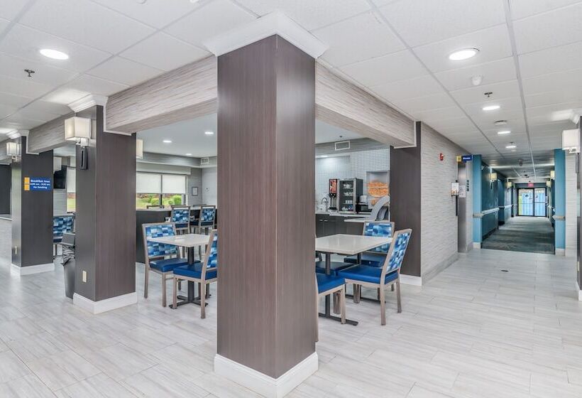 בית מלון כפרי Days Inn & Suites By Wyndham Prattville Montgomery