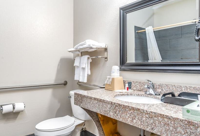 בית מלון כפרי Days Inn & Suites By Wyndham Prattville Montgomery