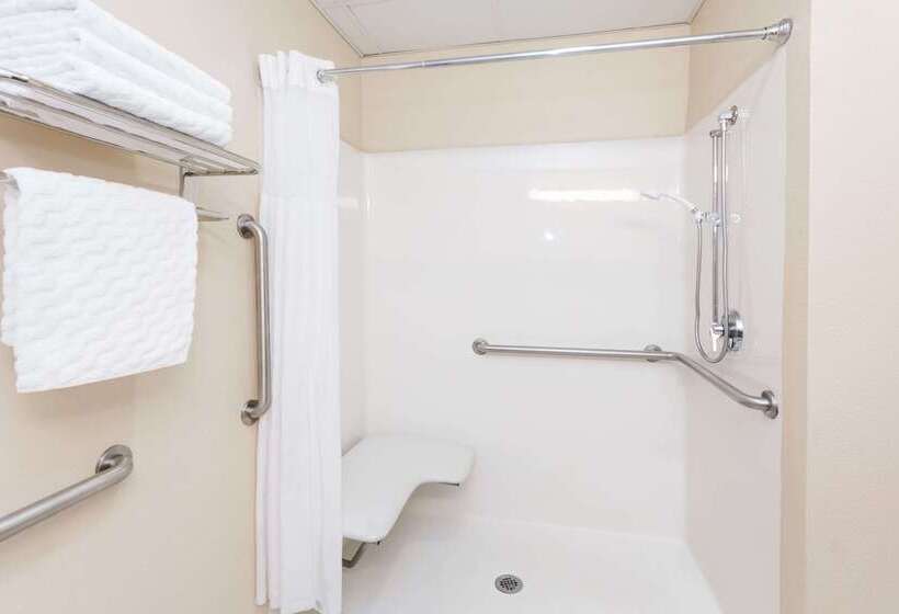 فندق Days Inn & Suites By Wyndham Savannah North I95