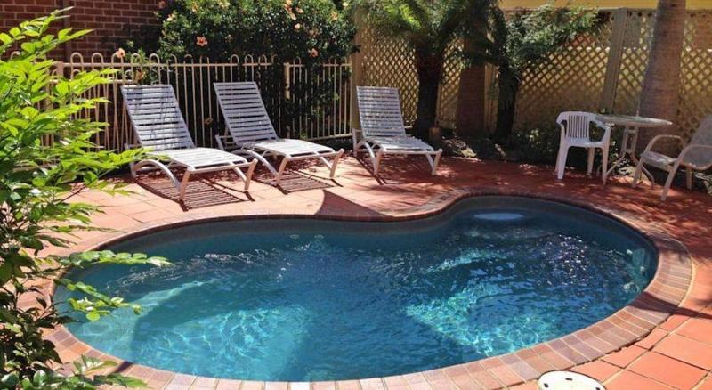 בית מלון כפרי Dolphin Shores