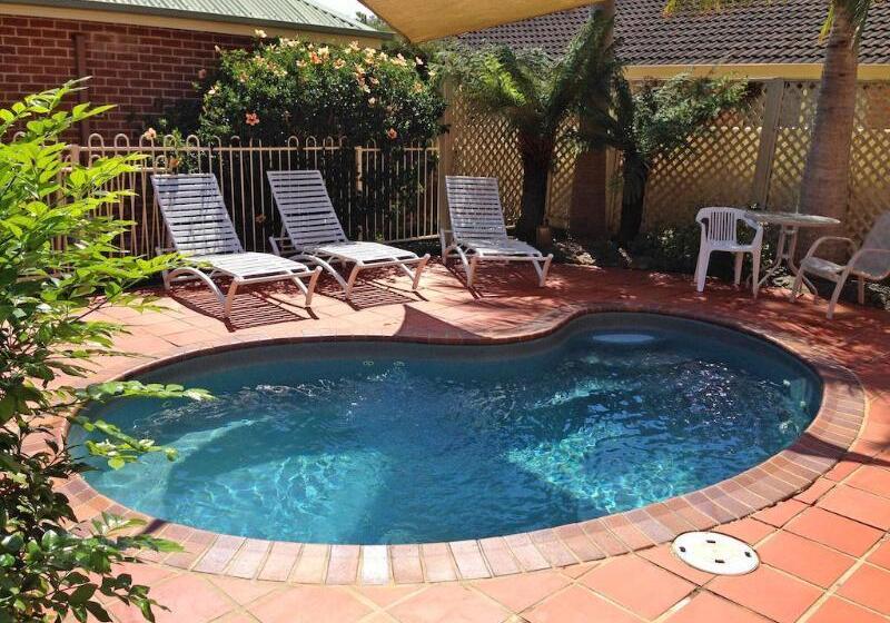 בית מלון כפרי Dolphin Shores