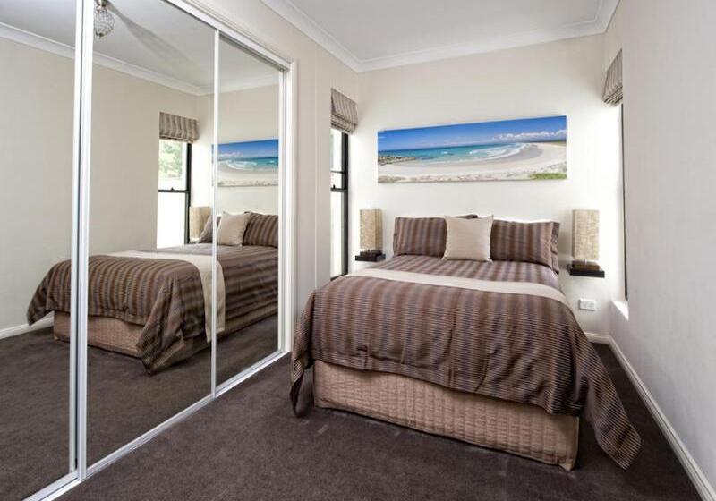 בית מלון כפרי Dolphin Shores