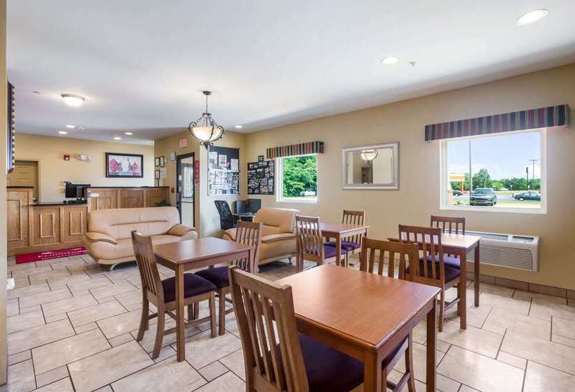 فندق Econo Lodge  Inn & Suites