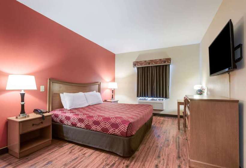 فندق Econo Lodge  Inn & Suites