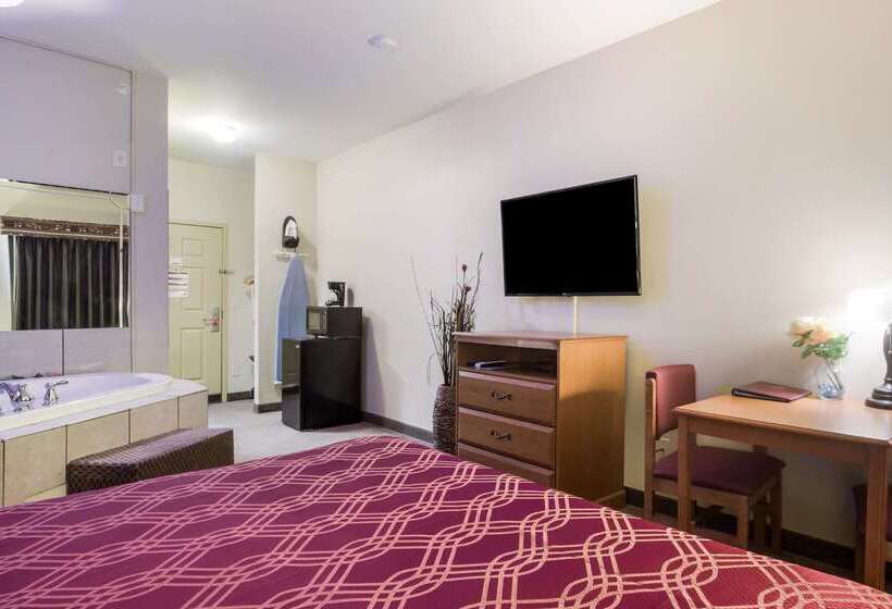 فندق Econo Lodge  Inn & Suites