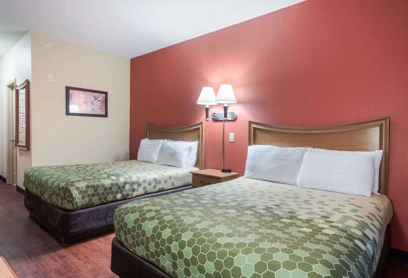 فندق Econo Lodge  Inn & Suites
