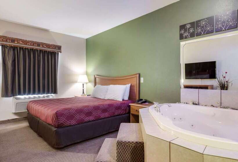 فندق Econo Lodge  Inn & Suites