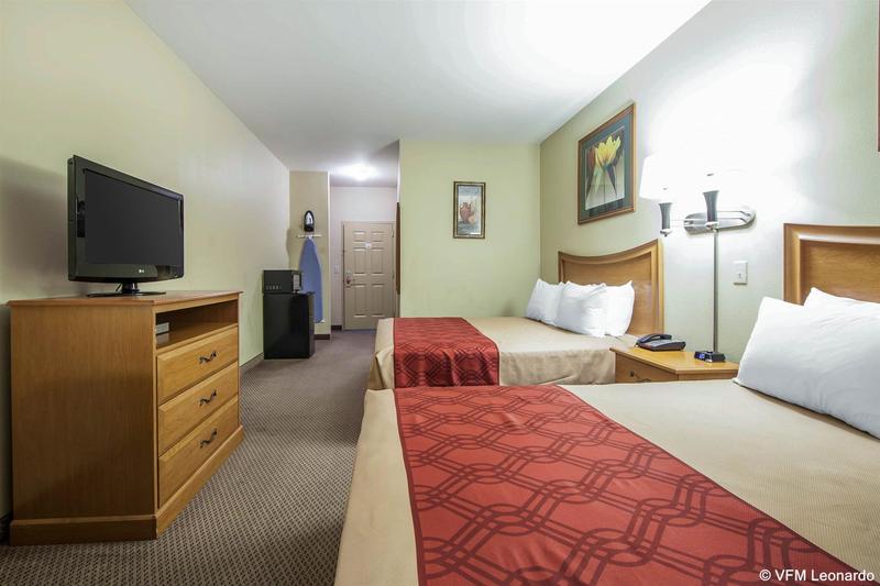 فندق Econo Lodge  Inn & Suites