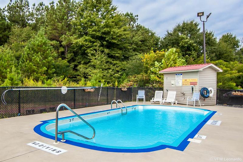 فندق Econo Lodge  Inn & Suites