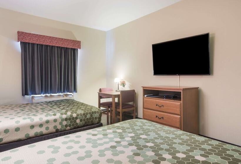 فندق Econo Lodge  Inn & Suites