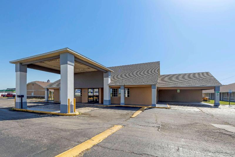 בית מלון כפרי Econo Lodge