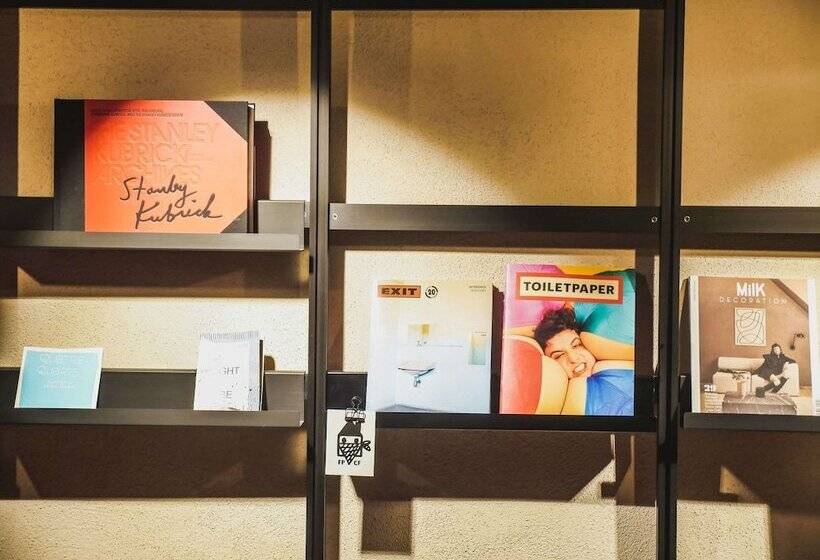 ホテル French Theory