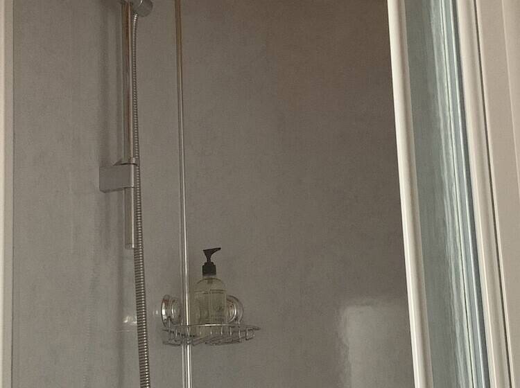 فندق Green Gables Guest House