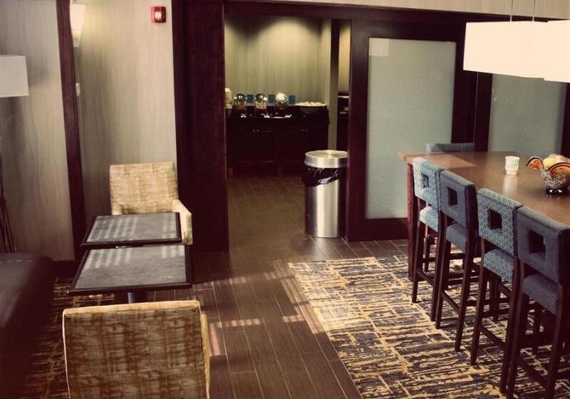 בית מלון כפרי Hampton Inn & Suites Muncie