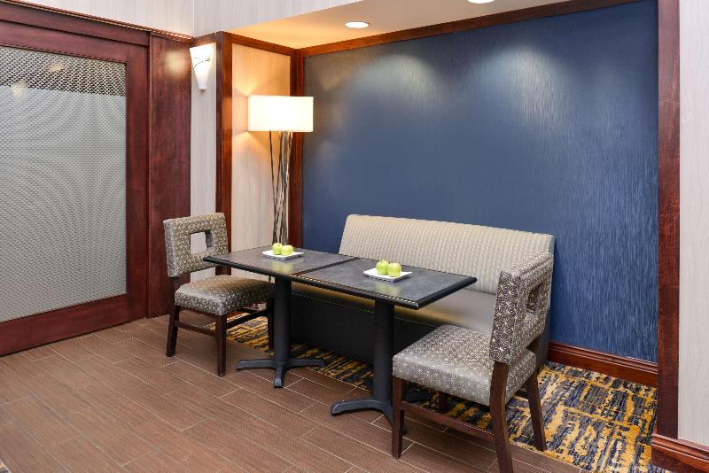 בית מלון כפרי Hampton Inn & Suites Muncie