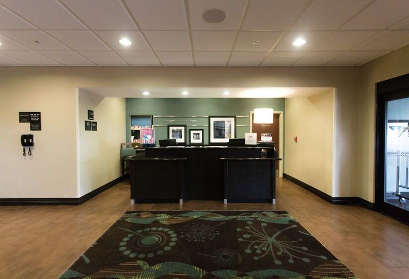فندق Hampton Inn & Suites Middlebury