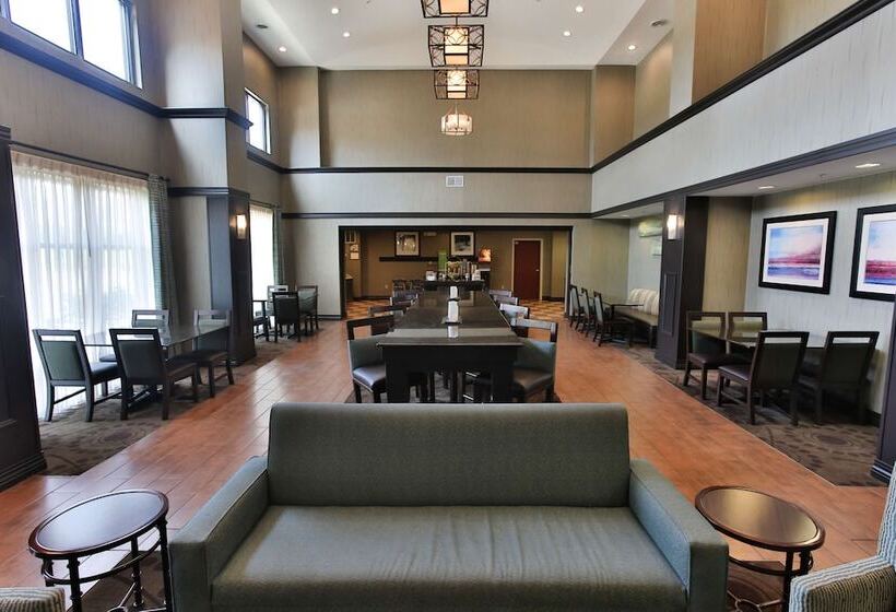 فندق Hampton Inn & Suites Middlebury