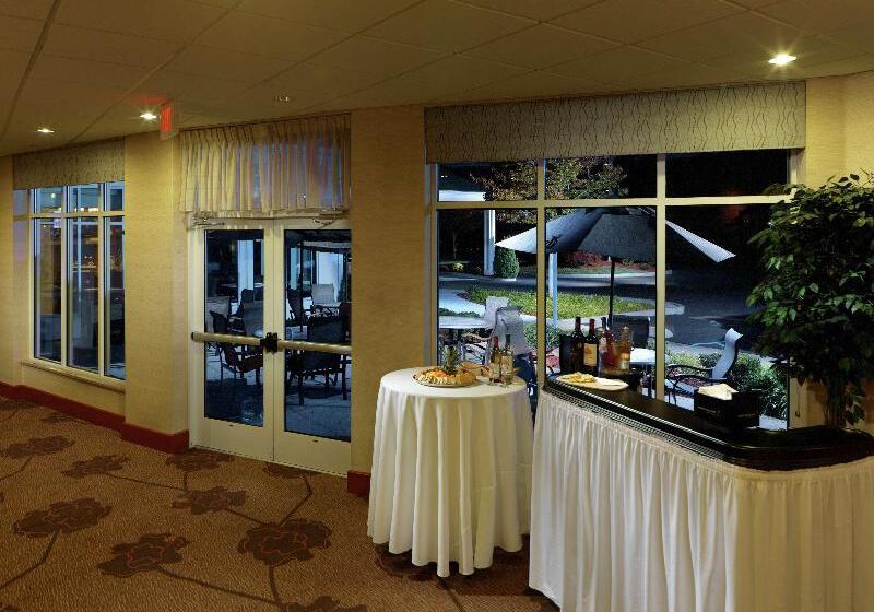 هتل Hilton Garden Inn Milford