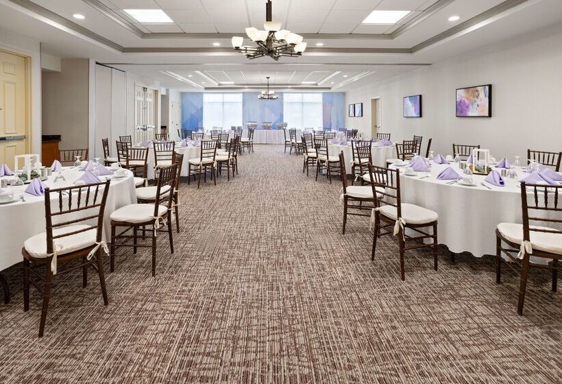 هتل Hilton Garden Inn Milford