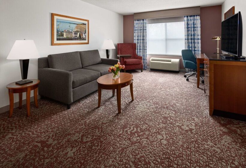 هتل Hilton Garden Inn Milford