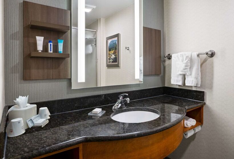 هتل Hilton Garden Inn Milford