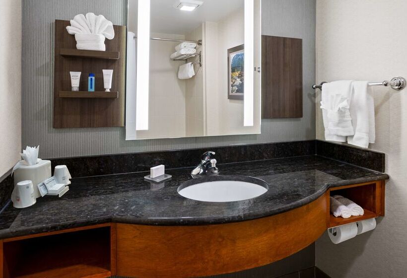 هتل Hilton Garden Inn Milford