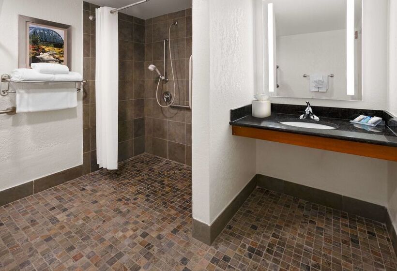 هتل Hilton Garden Inn Milford