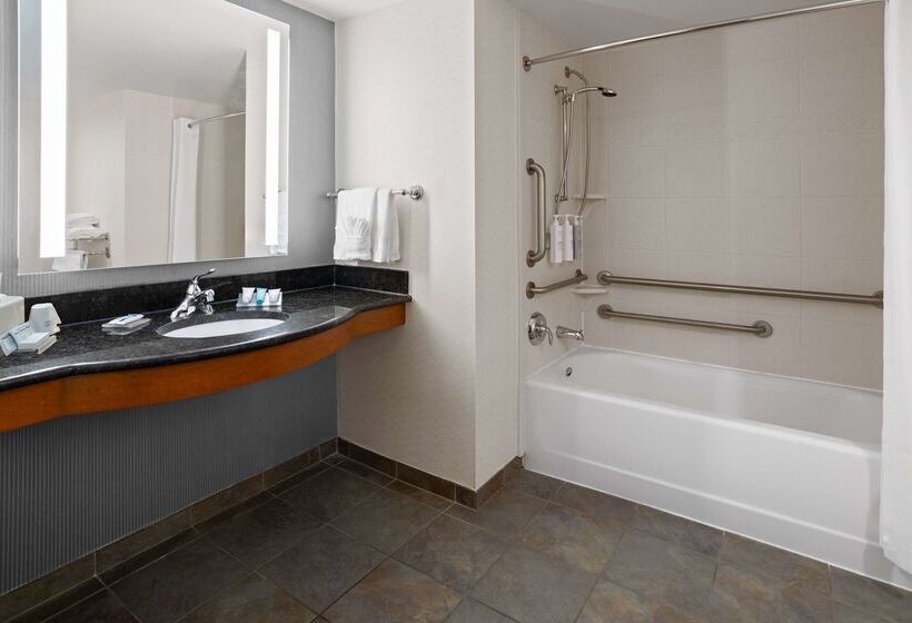 هتل Hilton Garden Inn Milford