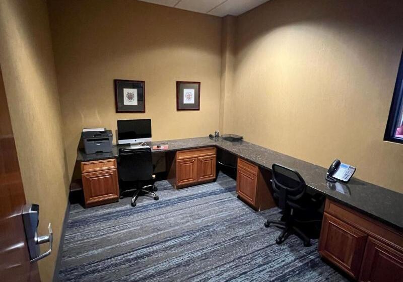 호텔 Holiday Inn Express Harrisburg West, An Ihg